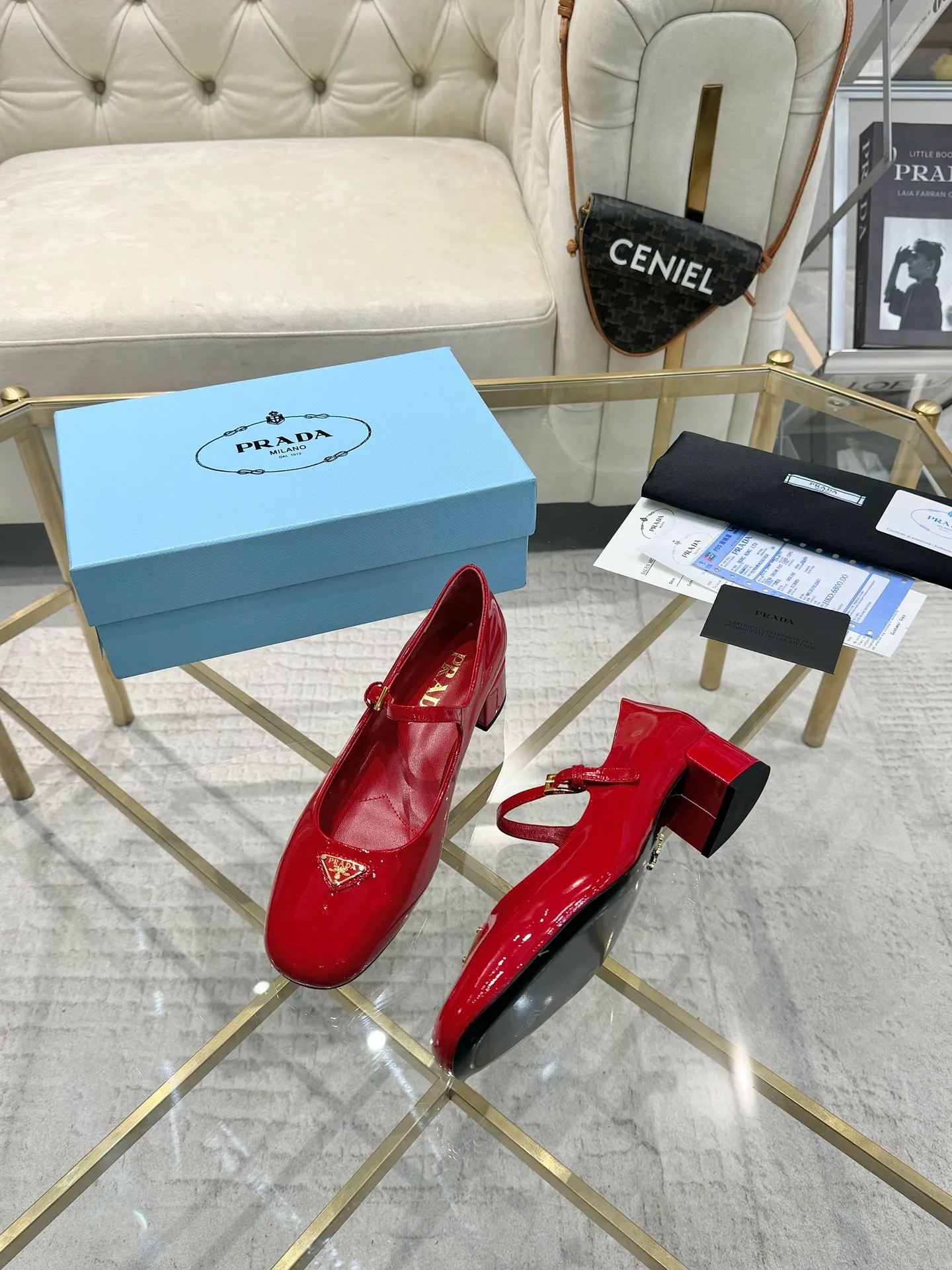💕💕Factory direct selling price p580💕💕 (imitation leather bottom-20) New arrival 👉Ready stock👈Remove the original plate and make a 1:1 replica‼ ️ The highest version of Prada's early spring catwalk hot style 😘The latest spring style Retro Mary Jane series Genuine leather sole, simulated leather sole, a must-have for goddesses Super comfortable on the feet and reducing age 👉The upper is made of imported gold velvet, comfortable round toe, retro and playful, lining + feet, imported sheepskin lining, breathable and comfortable, matching private molded buckles (all original logos) Heel height 4cm Code number 35M-39M (34 40 41 42 customized, non-refundable and non-exchangeable)✅